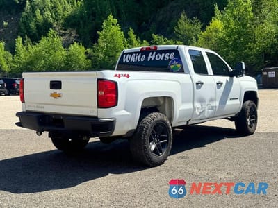 Czwarte zdjęcie samochodu z boku: 2019 CHEVROLET SILVERADO LD K1500 BASE VIN:2GCVKNEC8K1210305 - miniatura