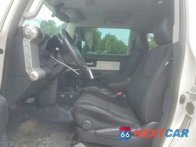 Zdjęcie 7 z 13 samochodu: 2011 TOYOTA FJ CRUISER BASE VIN:JTEBU4BFXBK104312 - miniatura