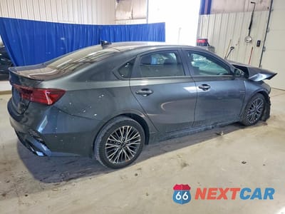 Trzecie zdjęcie samochodu z tyłu: 2024 KIA FORTE GT LINE VIN:3KPF54AD8RE780113 - miniatura