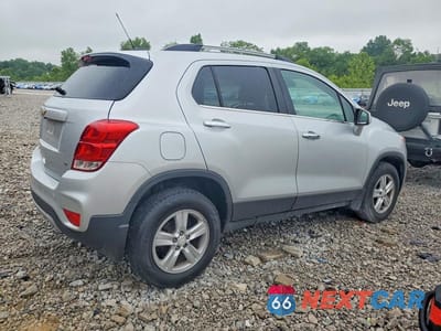 Trzecie zdjęcie samochodu z tyłu: 2020 CHEVROLET TRAX 1LT VIN:3GNCJPSB9LL196486 - miniatura
