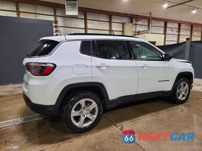 Trzecie zdjęcie samochodu z tyłu: 2024 JEEP COMPASS LATITUDE VIN:3C4NJDBN6RT604252 - miniatura