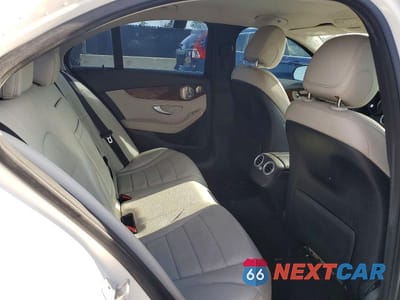 Zdjęcie 10 z 12 samochodu: 2015 MERCEDES-BENZ C 300 4MATIC VIN:55SWF4KB1FU013881 - miniatura
