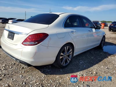 Trzecie zdjęcie samochodu z tyłu: 2017 MERCEDES-BENZ C 300 VIN:55SWF4JB7HU232252 - miniatura
