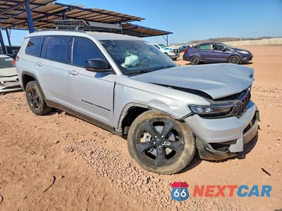 Czwarte zdjęcie samochodu z boku: 2022 JEEP GRAND CHEROKEE L LAREDO VIN:1C4RJJAG9N8548481 - miniatura