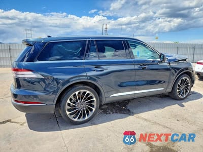 Trzecie zdjęcie samochodu z tyłu: 2022 LINCOLN AVIATOR RESERVE VIN:5LM5J7XC9NGL19044 - miniatura