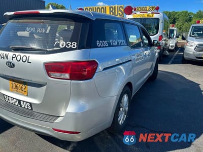 Czwarte zdjęcie samochodu z boku: 2017 KIA SEDONA L VIN:KNDMA5C18H6259666 - miniatura