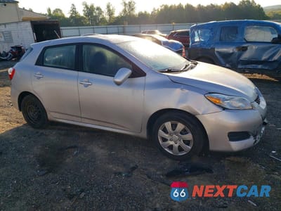 Czwarte zdjęcie samochodu z boku: 2011 TOYOTA MATRIX BASE VIN:2T1KU4EE3BC740224 - miniatura