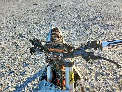Piąte zdjęcie samochodu w środku: 2022 KTM DIRT BIKE VIN:VBKSXK433NM165799 - miniatura