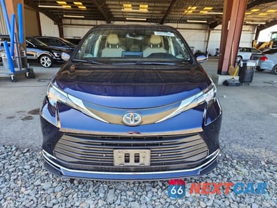 Piąte zdjęcie samochodu w środku: 2022 TOYOTA SIENNA XLE VIN:5TDJRKEC4NS090850 - miniatura
