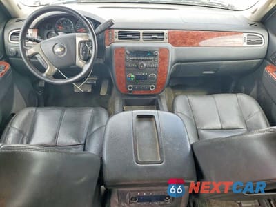 Zdjęcie 8 z 13 samochodu: 2013 CHEVROLET SUBURBAN K1500 LT VIN:1GNSKJE7XDR243743 - miniatura
