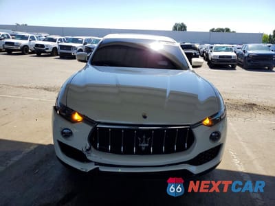 Piąte zdjęcie samochodu w środku: 2018 MASERATI LEVANTE VIN:ZN661XUA7JX293681 - miniatura