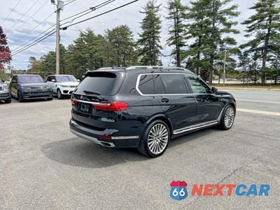 Czwarte zdjęcie samochodu z boku: 2021 BMW X7 XDRIVE40I VIN:5UXCW2C06M9F67044 - miniatura