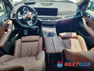 Zdjęcie 8 z 14 samochodu: 2026 BMW X5 M60I VIN:5UX33EU06T9384229 - miniatura