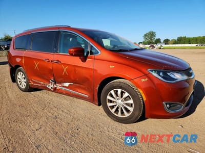 Czwarte zdjęcie samochodu z boku: 2018 CHRYSLER PACIFICA TOURING L PLUS VIN:2C4RC1EG9JR172299 - miniatura