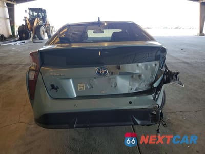 Zdjęcie 6 z 12 samochodu: 2016 TOYOTA PRIUS FOUR TOURING VIN:JTDKARFU7G3503988 - miniatura