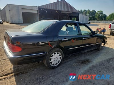 Trzecie zdjęcie samochodu z tyłu: 1997 MERCEDES-BENZ E 320 VIN:WDBJF55FXVA298604 - miniatura