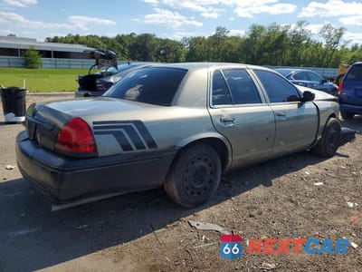 Trzecie zdjęcie samochodu z tyłu: 2004 MERCURY GRAND MARQUIS GS VIN:2MEFM74W54X692994 - miniatura