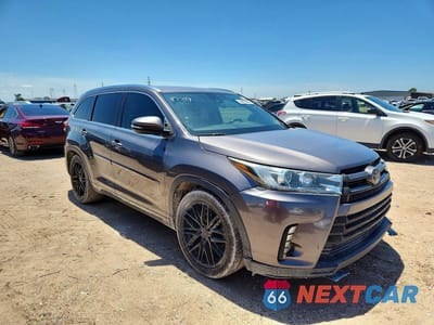 Czwarte zdjęcie samochodu z boku: 2017 TOYOTA HIGHLANDER LIMITED VIN:5TDYZRFH3HS203225 - miniatura