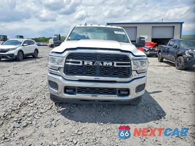 Piąte zdjęcie samochodu w środku: 2024 RAM 3500 TRADESMAN VIN:3C63RRGL1RG242383 - miniatura