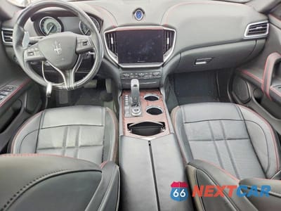 Zdjęcie 8 z 12 samochodu: 2024 MASERATI GHIBLI MODENA VIN:ZAM57YTM6RX445230 - miniatura