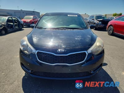 Piąte zdjęcie samochodu w środku: 2015 KIA FORTE LX VIN:KNAFK4A6XF5410277 - miniatura
