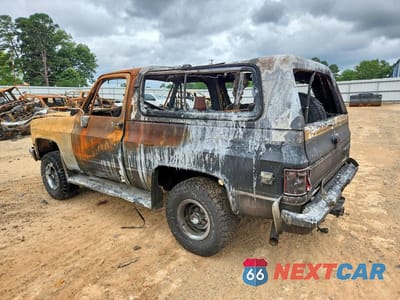 Drugie zdjęcie samochodu z przodu: 1988 CHEVROLET BLAZER V10 VIN:1GNEV18K8JF133758 - miniatura