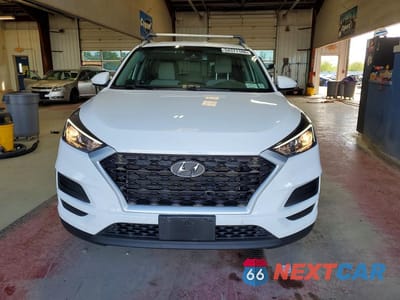 Piąte zdjęcie samochodu w środku: 2019 HYUNDAI TUCSON VALUE VIN:KM8J3CA46KU010442 - miniatura