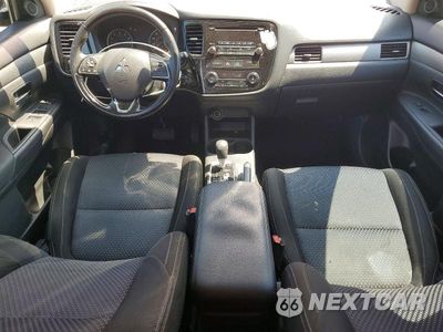 Zdjęcie 8 z 13 samochodu: 2016 MITSUBISHI OUTLANDER ES VIN:JA4AD2A35GZ038644 - miniatura