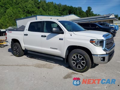 Czwarte zdjęcie samochodu z boku: 2018 TOYOTA TUNDRA CREWMAX SR5 VIN:5TFDW5F13JX693359 - miniatura
