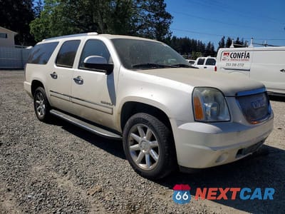 Czwarte zdjęcie samochodu z boku: 2011 GMC YUKON XL DENALI VIN:1GKS2MEF8BR382742 - miniatura