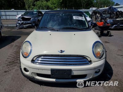 Piąte zdjęcie samochodu w środku: 2009 MINI COOPER VIN:WMWMF33519TW72988 - miniatura