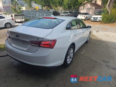 Czwarte zdjęcie samochodu z boku: 2019 CHEVROLET MALIBU LT VIN:1G1ZD5ST3KF193172 - miniatura