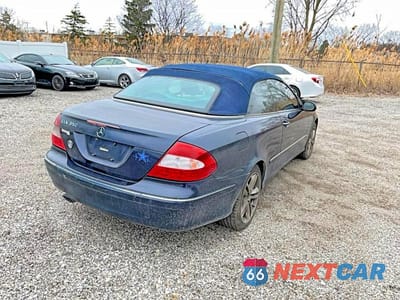 Czwarte zdjęcie samochodu z boku: 2007 MERCEDES-BENZ CLK 350 VIN:WDBTK56F07T081198 - miniatura