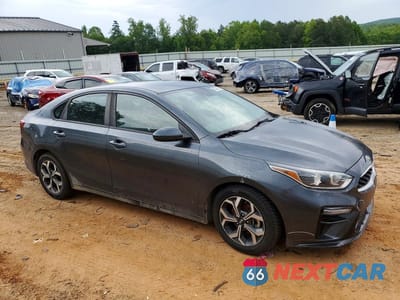 Czwarte zdjęcie samochodu z boku: 2019 KIA FORTE LXS VIN:3KPF24AD5KE077390 - miniatura