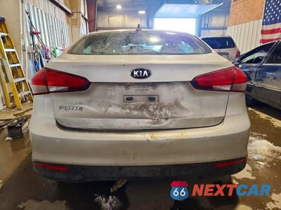 Zdjęcie 6 z 12 samochodu: 2018 KIA FORTE LX VIN:3KPFK4A77JE209641 - miniatura