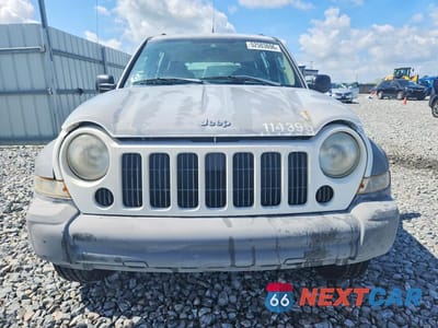 Piąte zdjęcie samochodu w środku: 2005 JEEP LIBERTY SPORT VIN:1J4GK48K05W648362 - miniatura