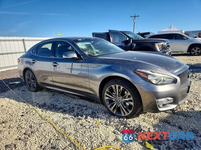 Czwarte zdjęcie samochodu z boku: 2017 INFINITI Q70 3.7 VIN:JN1BY1ARXHM770010 - miniatura
