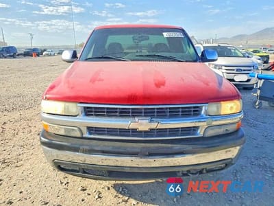 Piąte zdjęcie samochodu w środku: 2002 CHEVROLET SILVERADO K1500 VIN:1GCEK19T22E141788 - miniatura