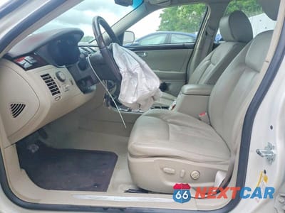 Zdjęcie 7 z 12 samochodu: 2011 CADILLAC DTS LUXURY COLLECTION VIN:1G6KD5E61BU131072 - miniatura
