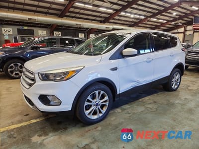 2017 FORD ESCAPE SE 1FMCU9GD0HUB55758 - główne zdjęcie licytacji z USA - miniatura