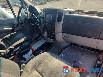 Zdjęcie 8 z 13 samochodu: 2014 MERCEDES-BENZ SPRINTER 2500 VIN:WD3PE7DC7E5866277 - miniatura