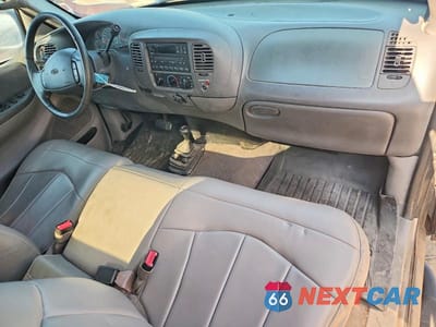 Zdjęcie 8 z 12 samochodu: 2000 FORD F150 VIN:1FTRX08L6YKB35548 - miniatura