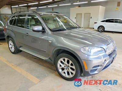 Czwarte zdjęcie samochodu z boku: 2013 BMW X5 XDRIVE35I VIN:5UXZV4C57D0E04086 - miniatura