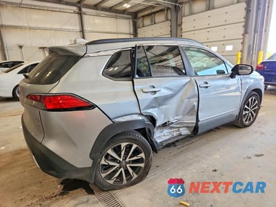Trzecie zdjęcie samochodu z tyłu: 2024 TOYOTA COROLLA CROSS XLE VIN:7MUDAABG5RV081995 - miniatura