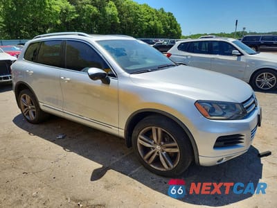 Czwarte zdjęcie samochodu z boku: 2012 VOLKSWAGEN TOUAREG V6 VIN:WVGEF9BPXCD007789 - miniatura