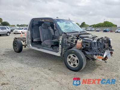 Czwarte zdjęcie samochodu z boku: 2004 GMC NEW SIERRA C1500 VIN:2GTEC19T141203652 - miniatura