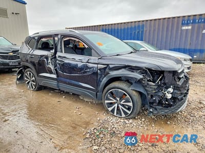 Czwarte zdjęcie samochodu z boku: 2024 VOLKSWAGEN TAOS SE VIN:3VVSX7B21RM035704 - miniatura