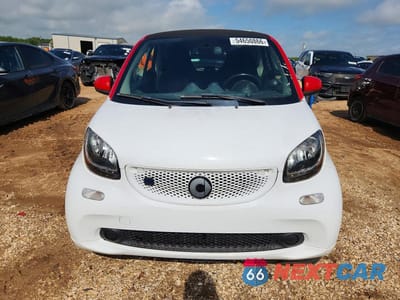 Piąte zdjęcie samochodu w środku: 2018 SMART FORTWO VIN:WMEFJ9BA0JK283377 - miniatura