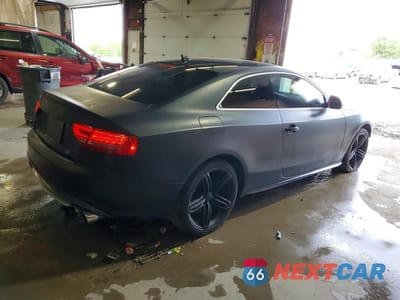 Trzecie zdjęcie samochodu z tyłu: 2010 AUDI S5 PREMIUM PLUS VIN:WAUGVAFR0AA039515 - miniatura