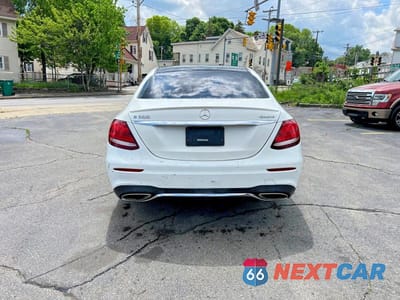 Piąte zdjęcie samochodu w środku: 2019 MERCEDES-BENZ E 300 4MATIC VIN:WDDZF4KB0KA606543 - miniatura